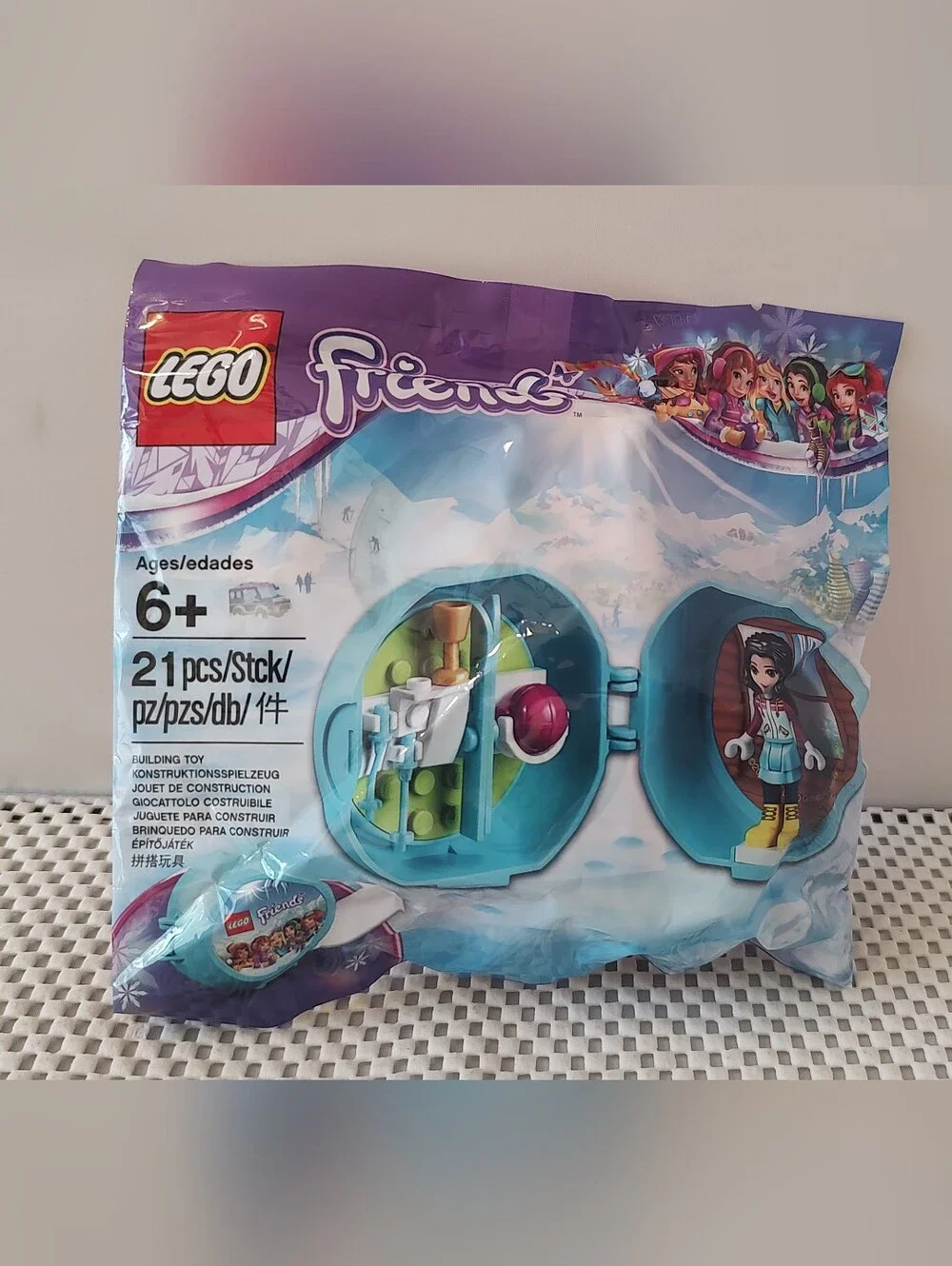 Lego Friends 5004920 Emma's Ski Pod NWT Building Toy Set